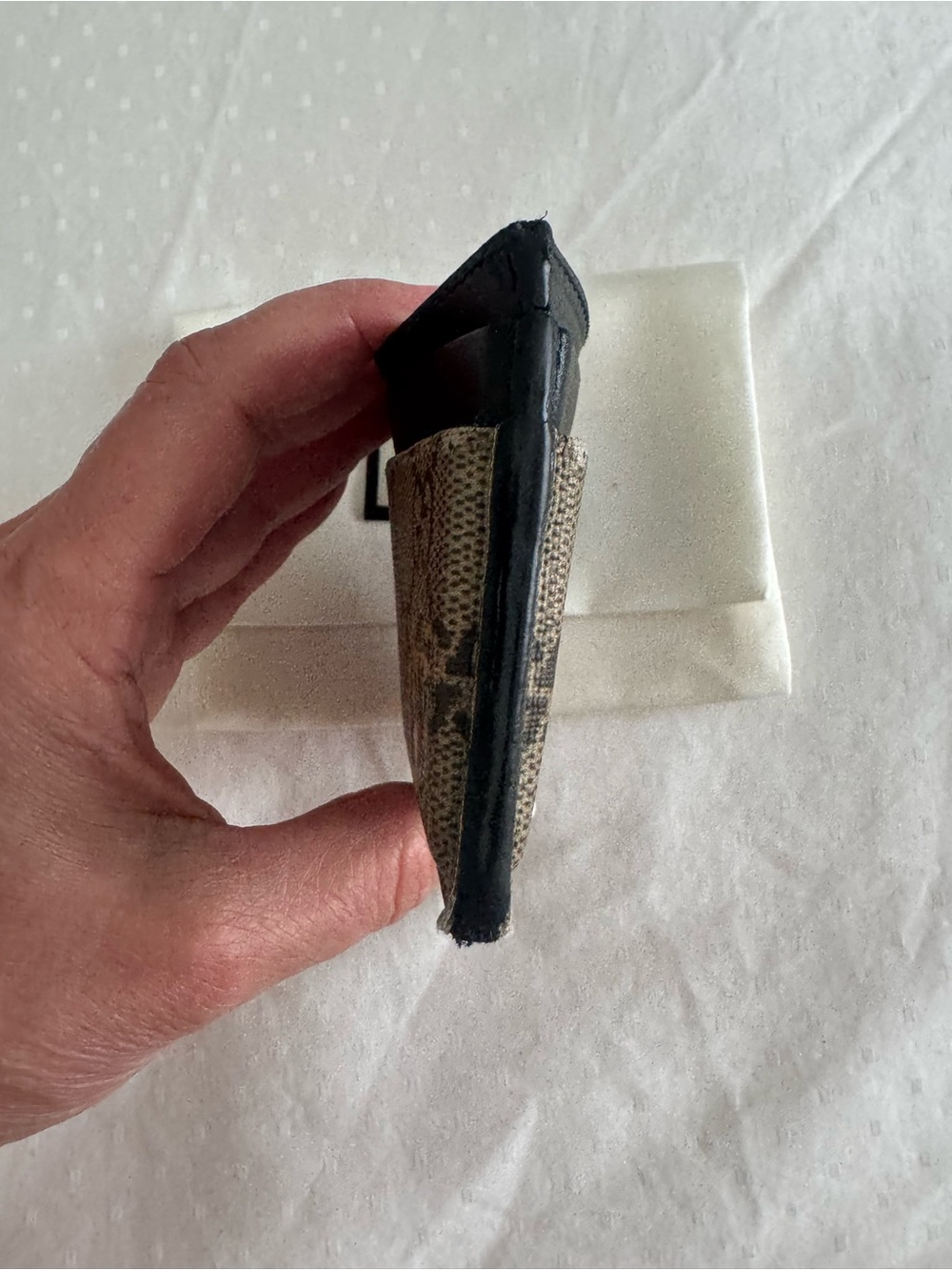 Gucci GG Supreme Card Holder in Beige and Brown pattern. - Picture 4 of 6